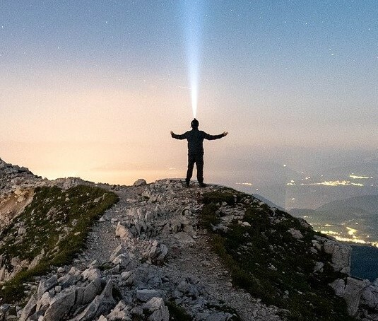 Logo Un canal des sources de l'Univers